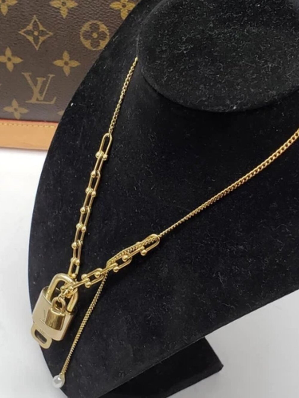 Gold-Plated Necklace with Authentic Louis Vuitton Padlock - Picture 7 of 10
